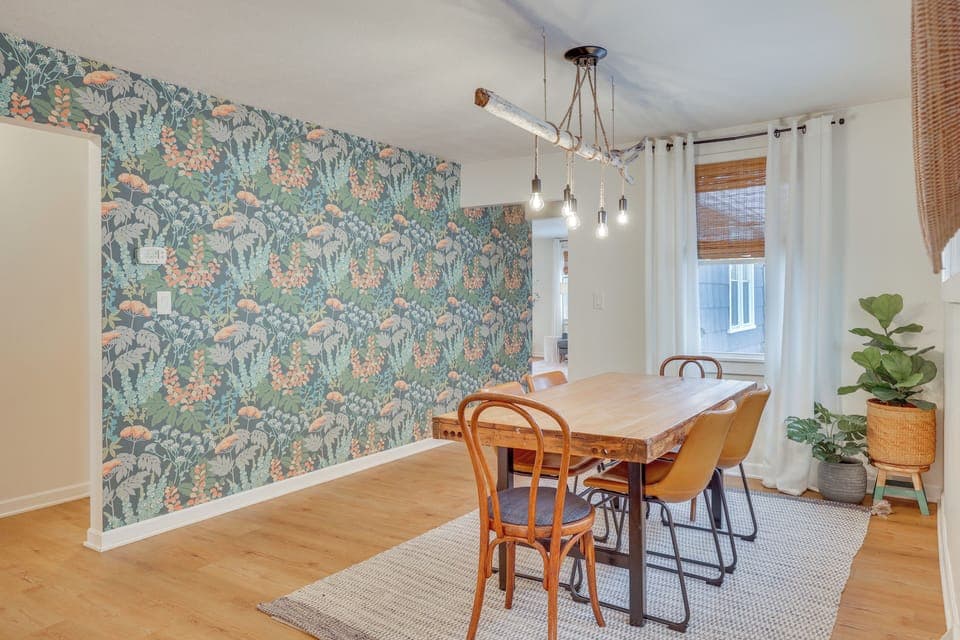 Dining Area | Dishware/Flatware