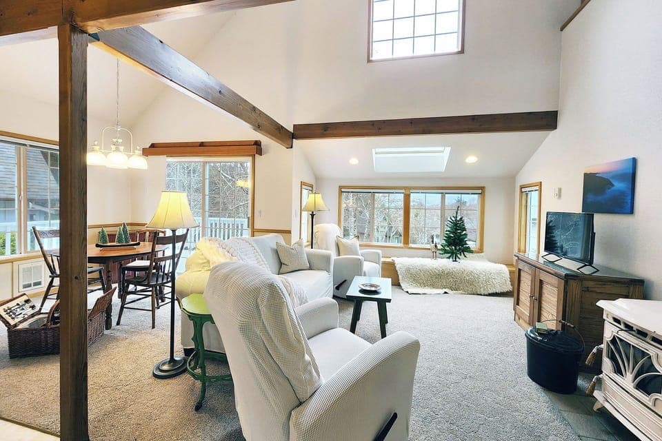 Light and airy space to relax and enjoy.