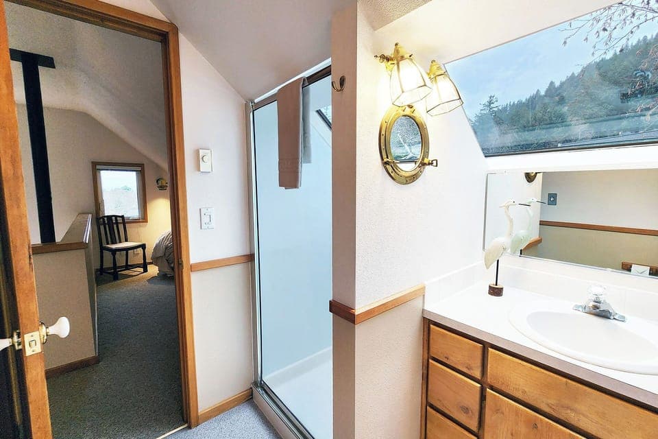 The two beds up stairs share this bath.