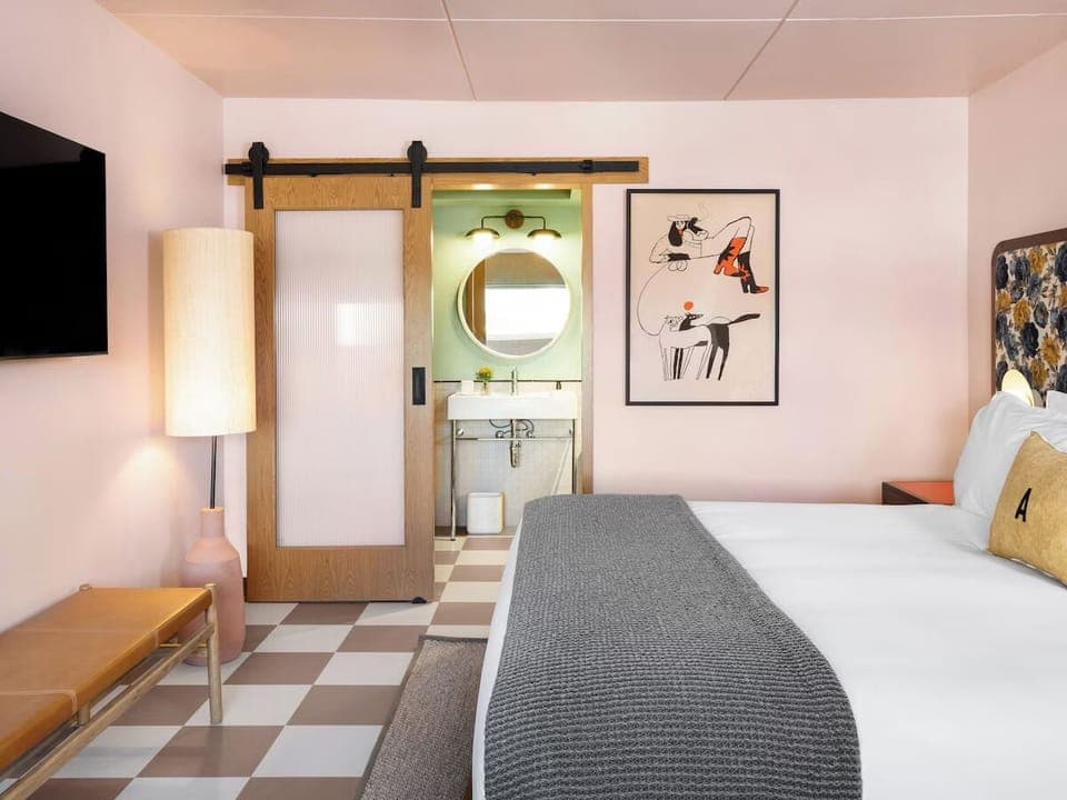 Unit with King size bed