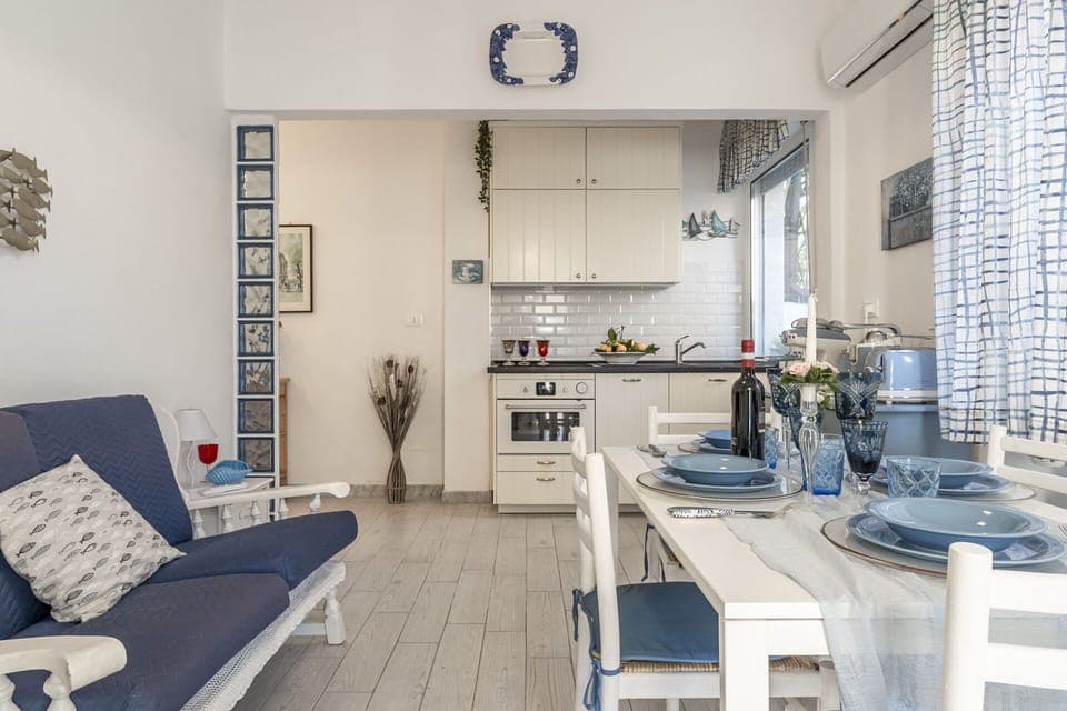 Autumn, Kitchen, Living Room, Spring, Summer