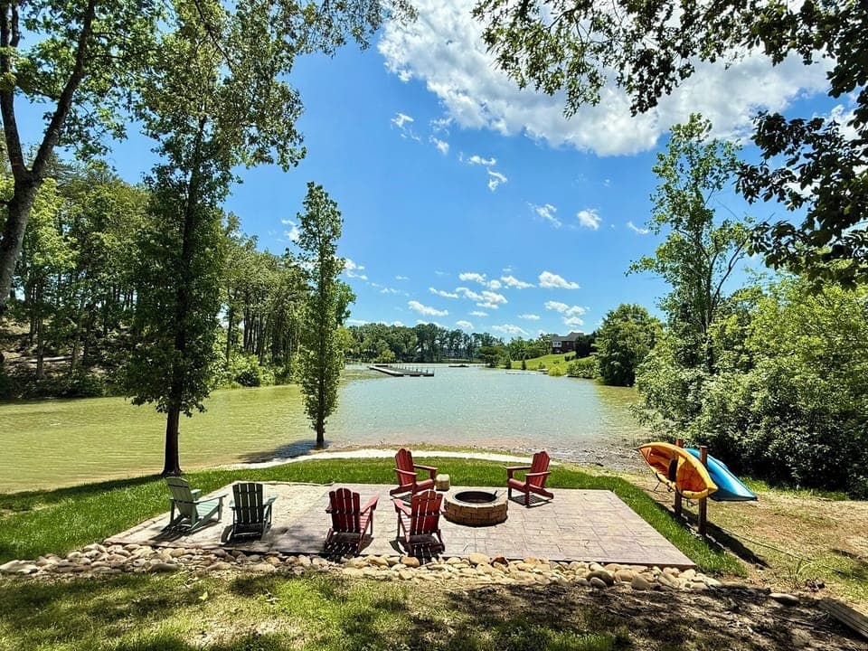  Summer time💦 May to the first week of September the water level is up.  