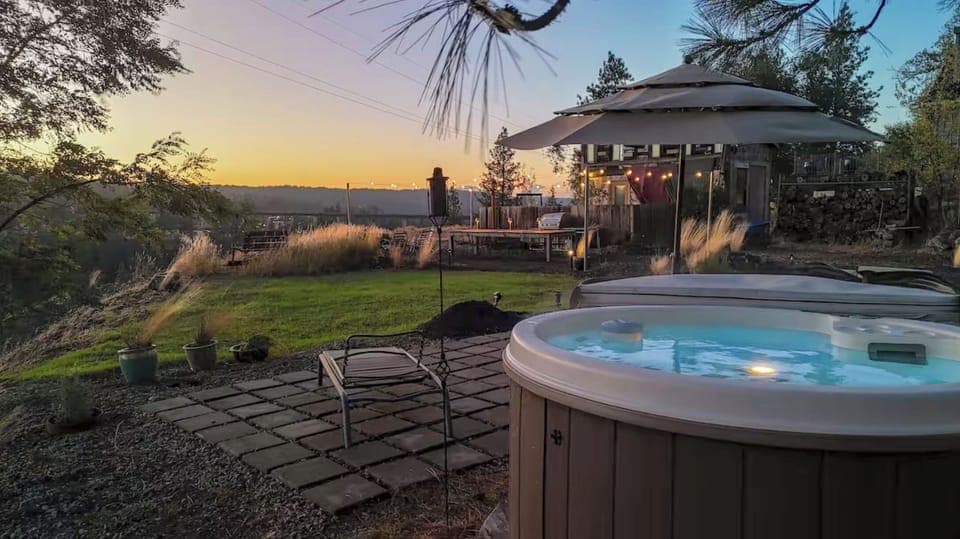 Outdoor spa tub