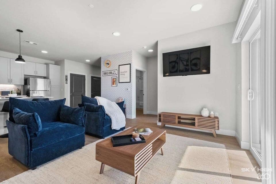 The Open Living Area is Filled with Natural Light and Boasts Chic Furnishings, Creating an Inviting Atmosphere for Both Relaxation and Entertainment.