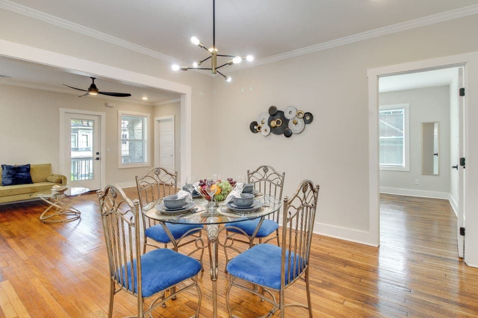 Dining Area | Dishware/Flatware Provided