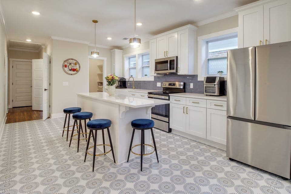 Kitchen | Cooking Basics | Toaster Oven | Island w/ Seating