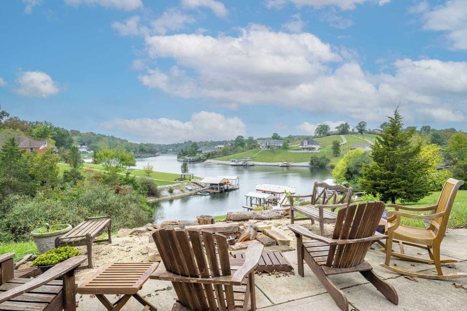 Relax by the serene lakeside view at Lazy Days