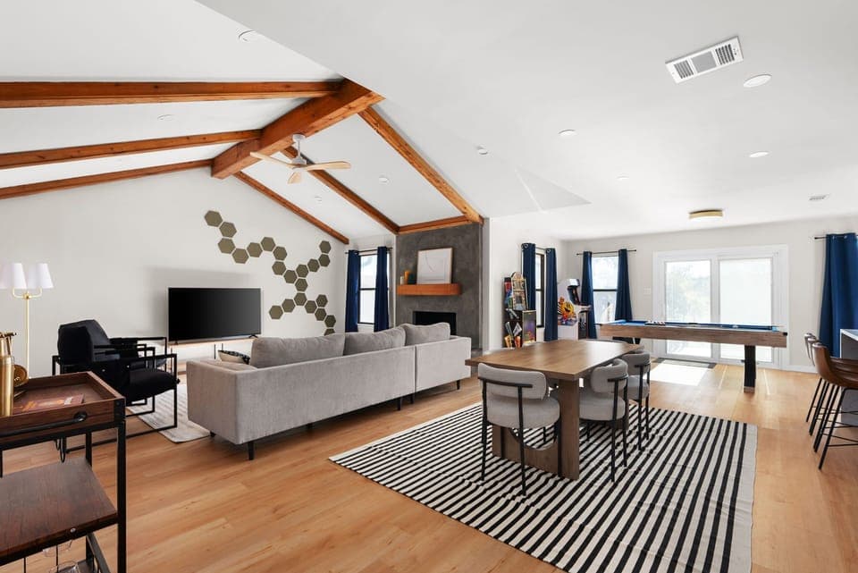 Large Living Area with dining table 