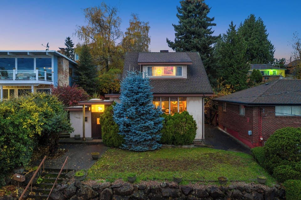 Charming 100-year-old historic home with lake Washington view