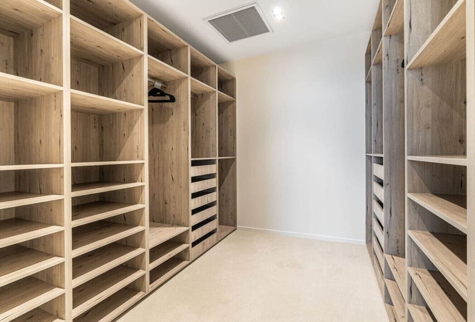 Walk-in closet