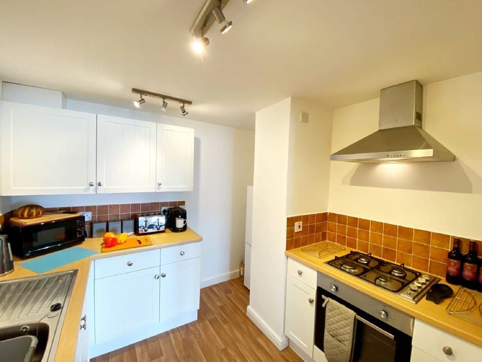 Number 1 Marina Court Torquay - open plan kitchen