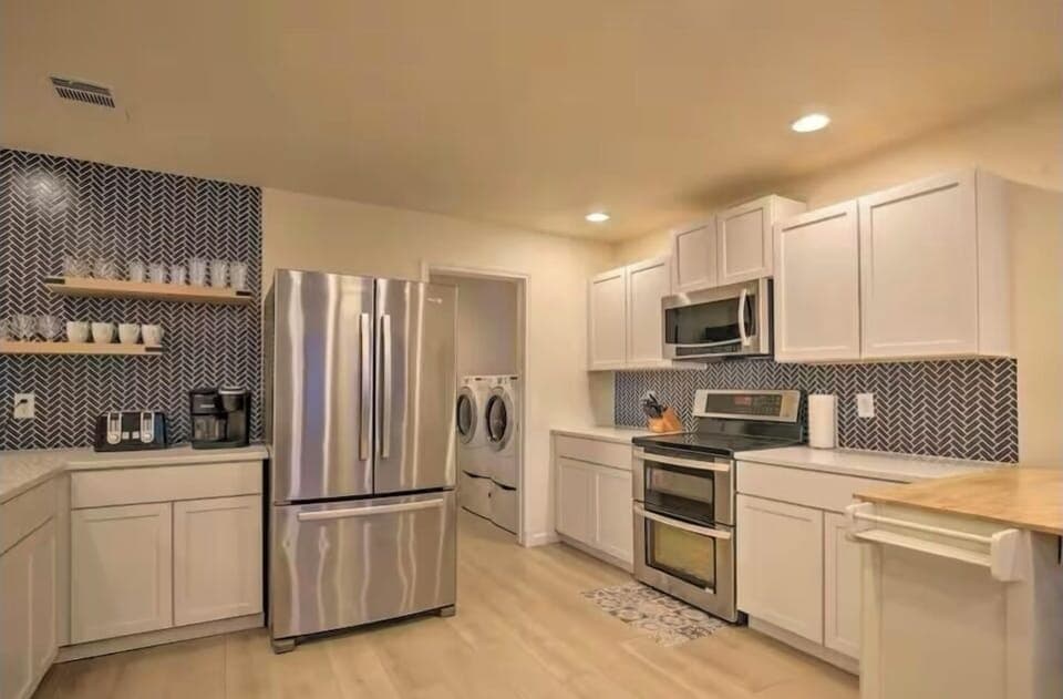 Updated kitchen, fully stocked