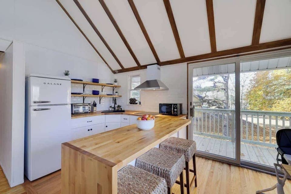 Well-equipped kitchen, perfect for preparing meals during your stay.