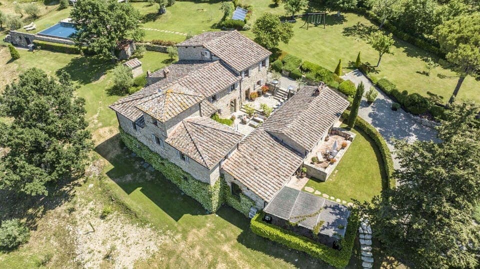 Activities, Amenities, Balcony / Terrace / Patio, Building Exterior, Garden, Kitchen, Pool, Spring, Summer