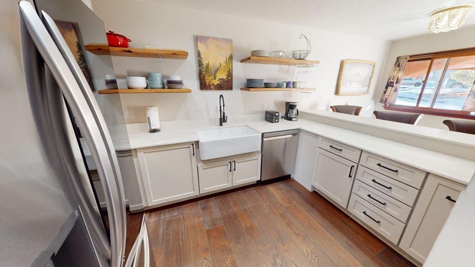 Beautiful New Kitchen with Slab Granite - Beautiful New Kitchen with Slab Granite