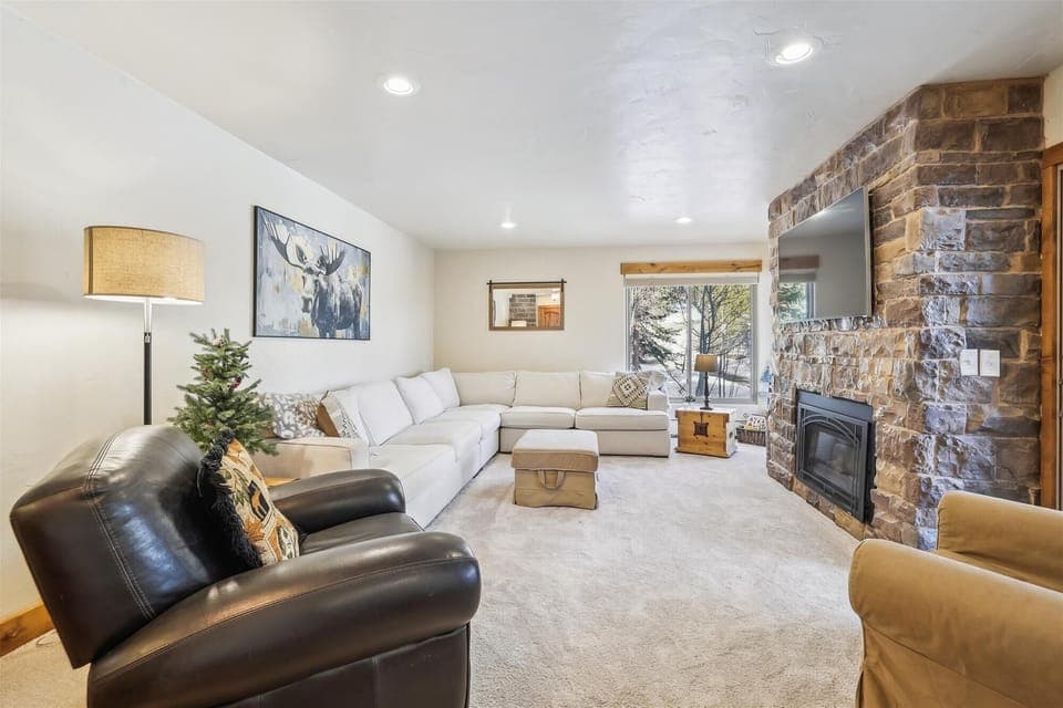 Living Area - Ski Watch 329 - Breckenridge Vacation Rental