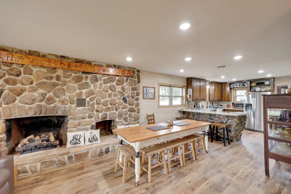 Magazine Vacation Rental | 3BR | 2BA | 1,500 Sq Ft | Steps to EnterDining Area