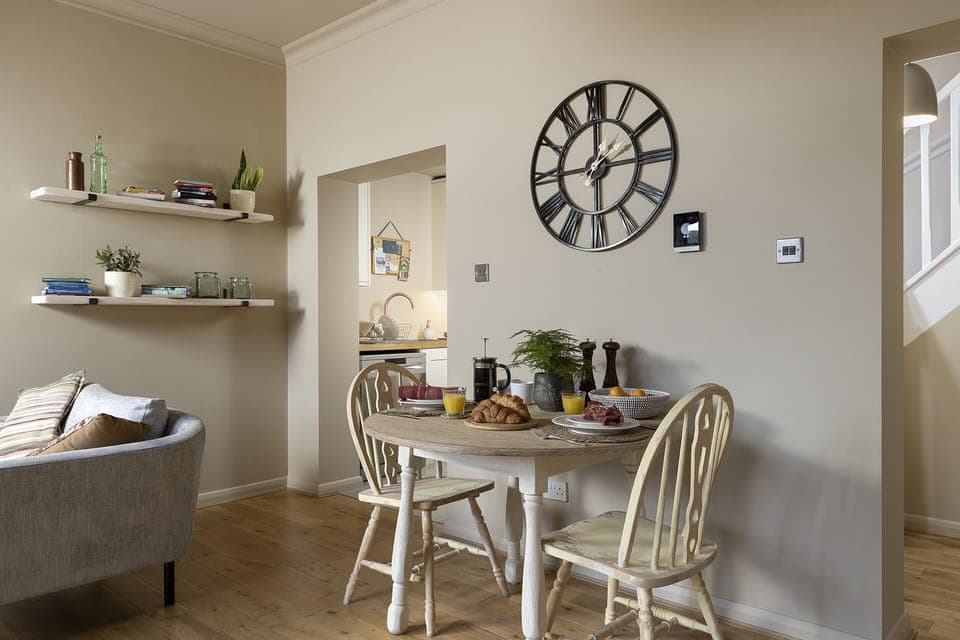 School House Cottage Dining Area- StayCotswold