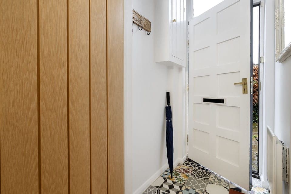 School House Cottage Hall - StayCotswold