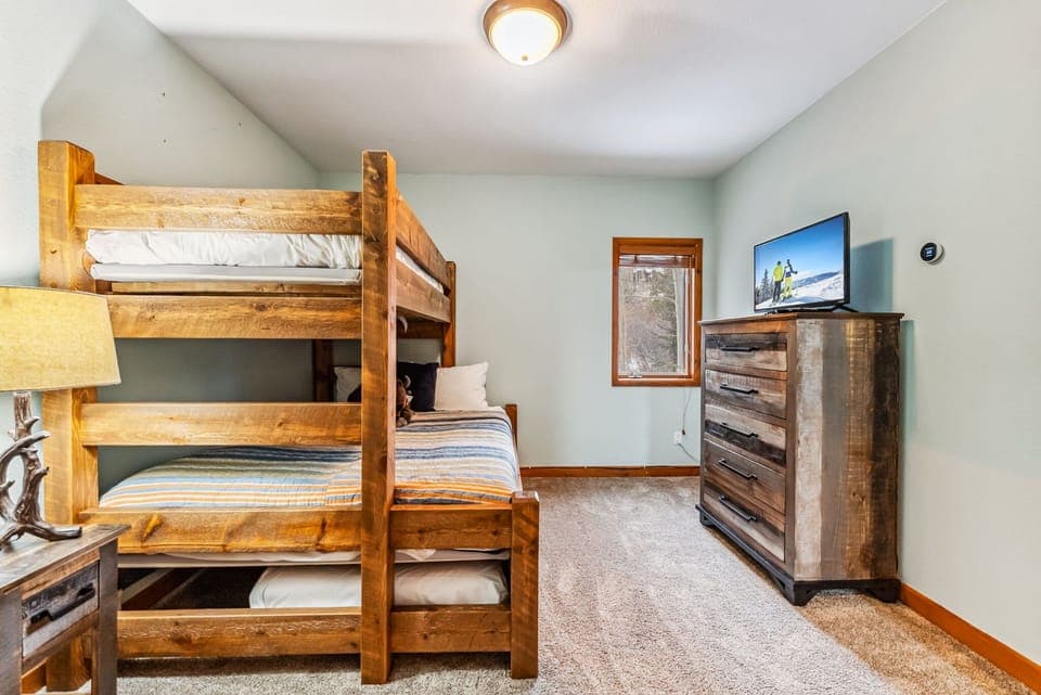 Bedroom 3: Twin-over-queen bunk bed, TV with cable