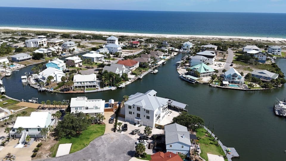 Located at the end of a cul-de-sac, on the water! 