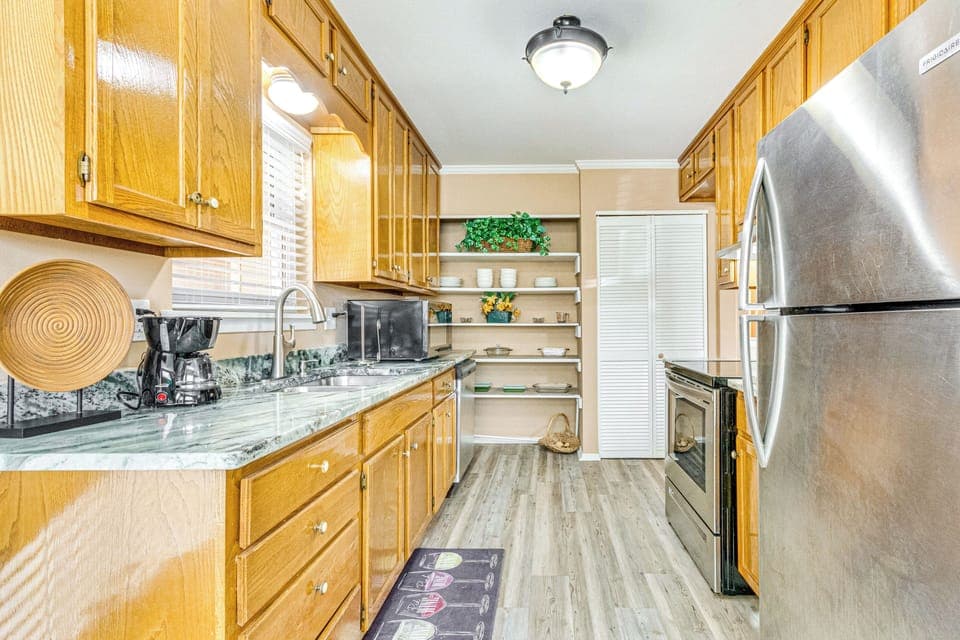Kitchen | Single-Story Home | Free WiFi | Central A/C & Heating