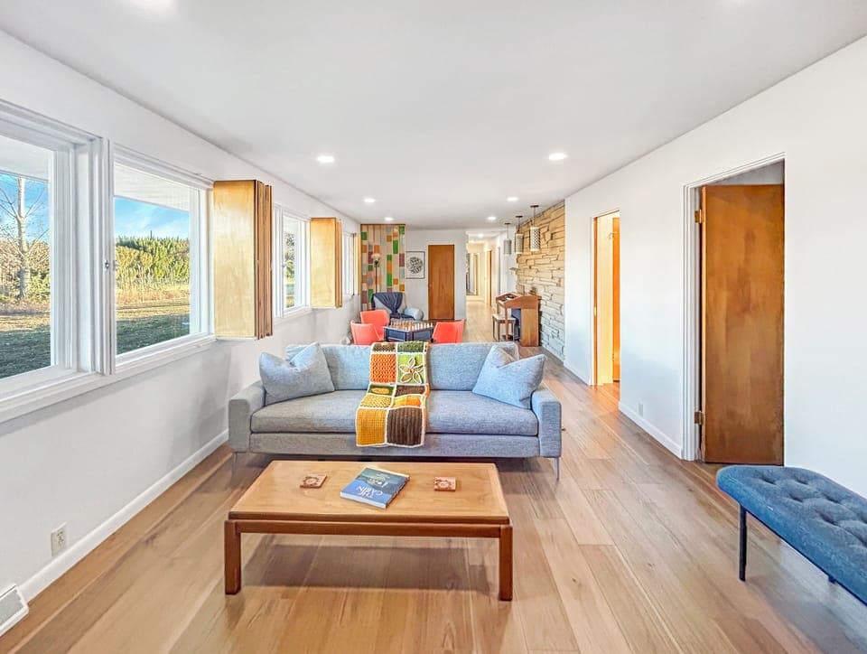 Comfy couch to watch TV and visit