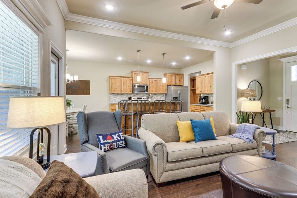 Eureka Springs Vacation Rental | 3BR | 2BA | 1 Step Required | 1,527 Sq Ft