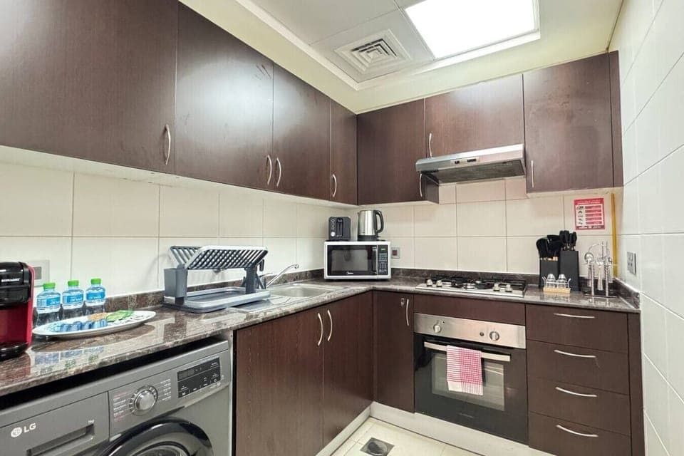 Cook in style: This modern kitchen combines elegance with top-tier functionality.