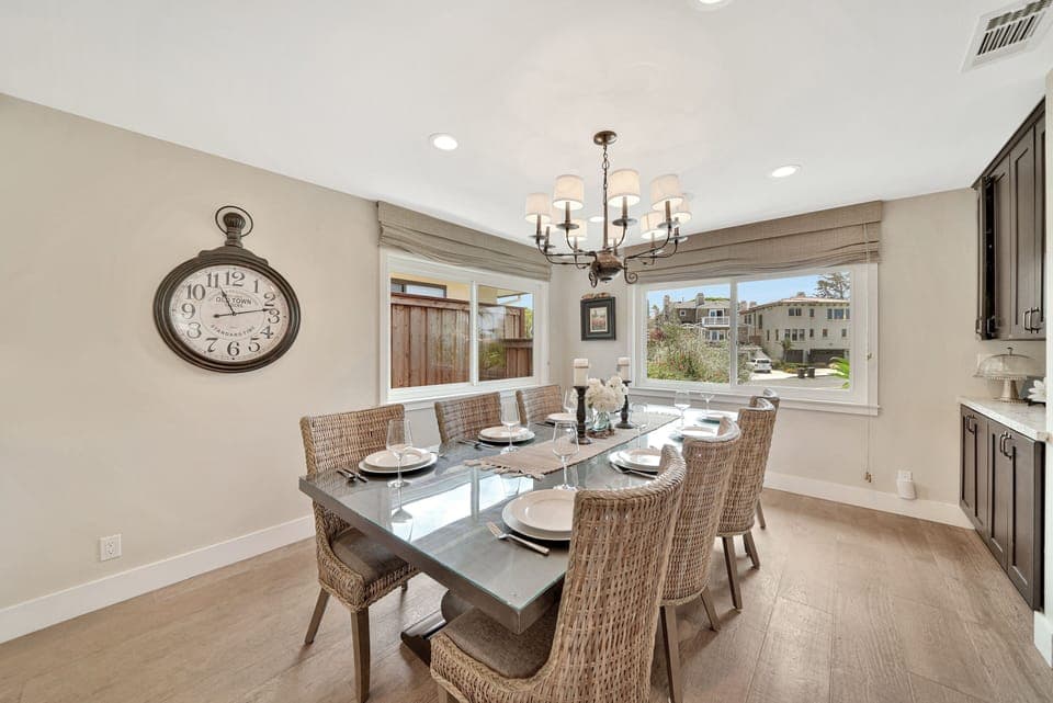 Dining for 8 at table 