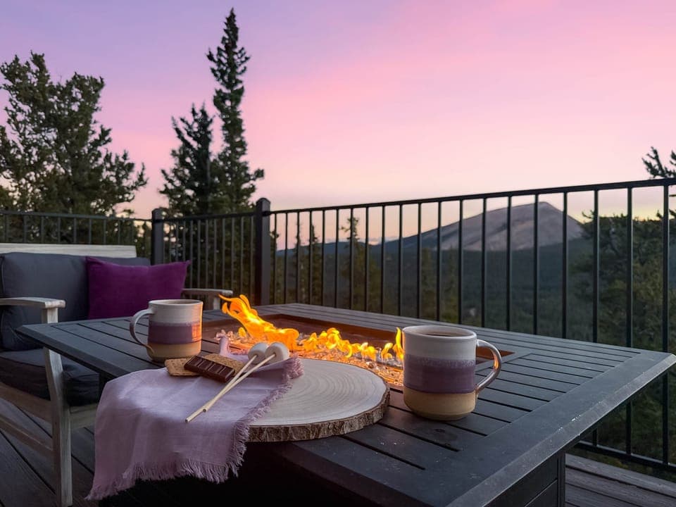 Welcome to the Alpine - gorgeous mountain views await!