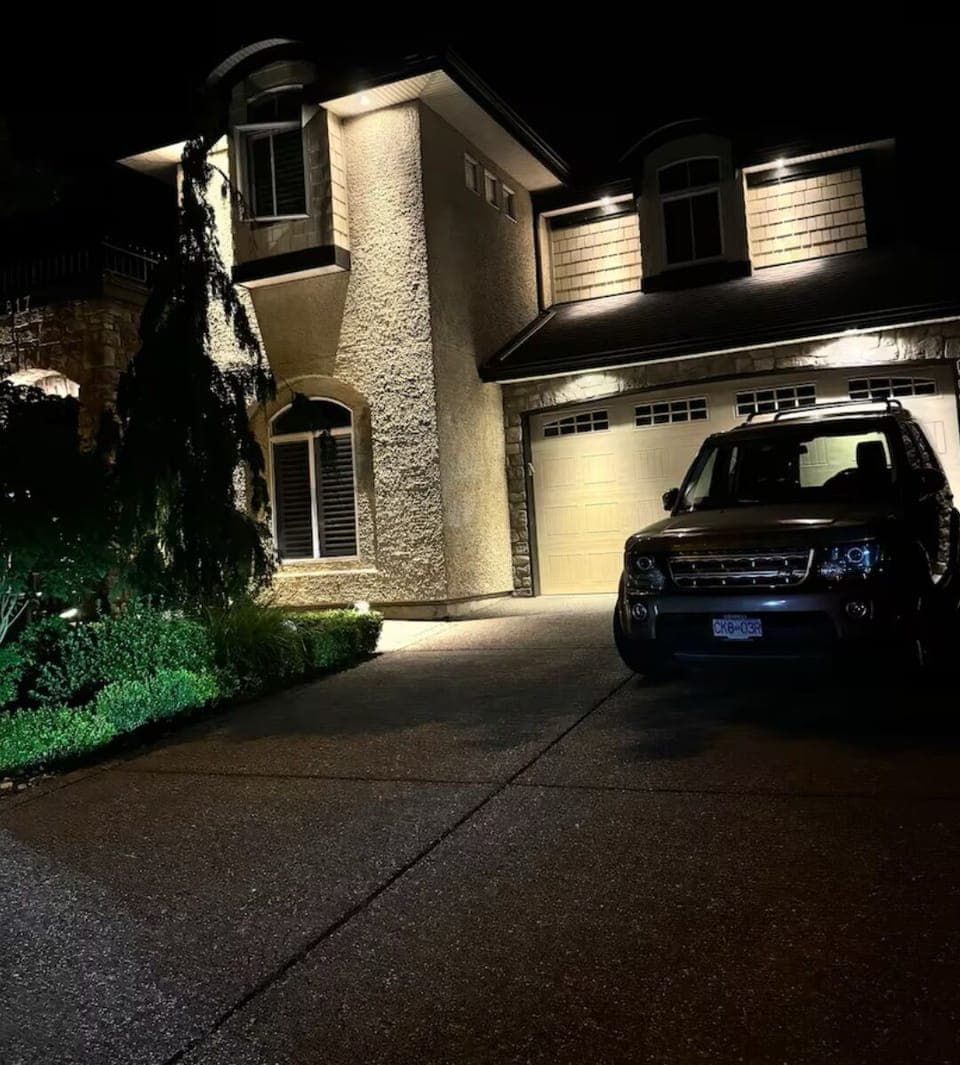 Night view of Dream House property