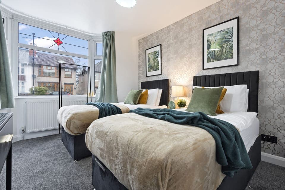 Bedroom 1 (Ground Floor)