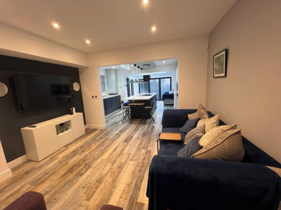 Lovely & Spacious Living area 