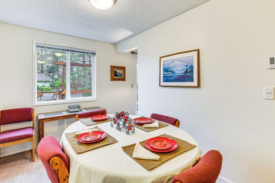 Dining Room | Main Level