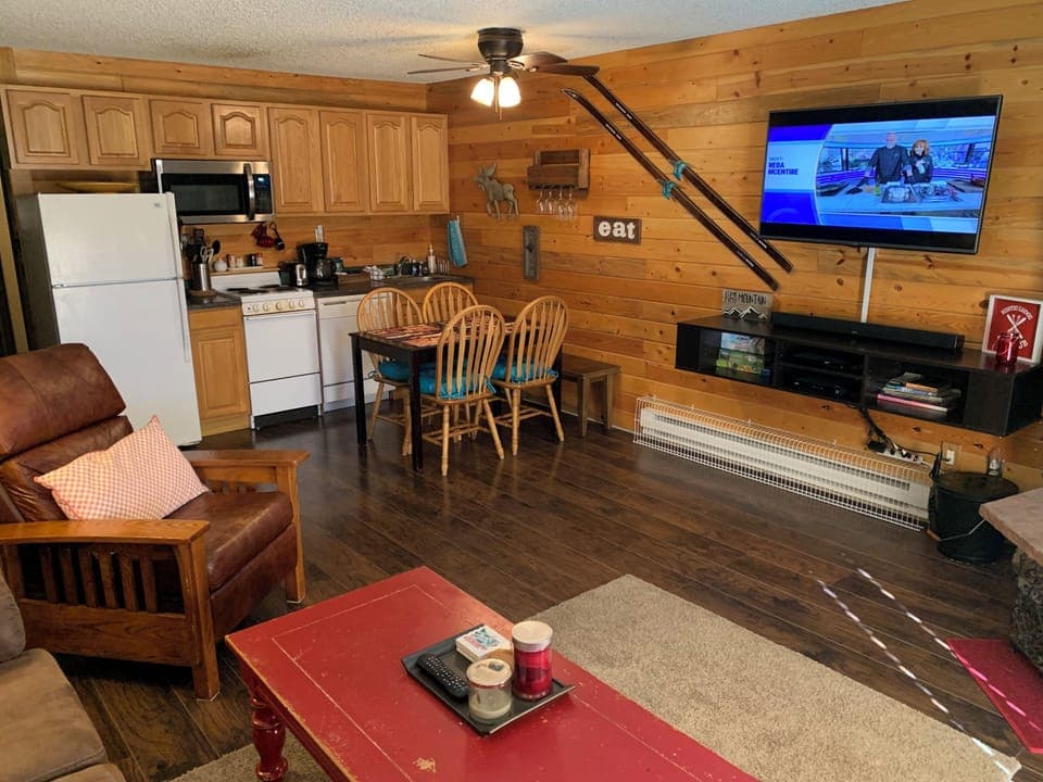 Full Kitchen and Dining Table