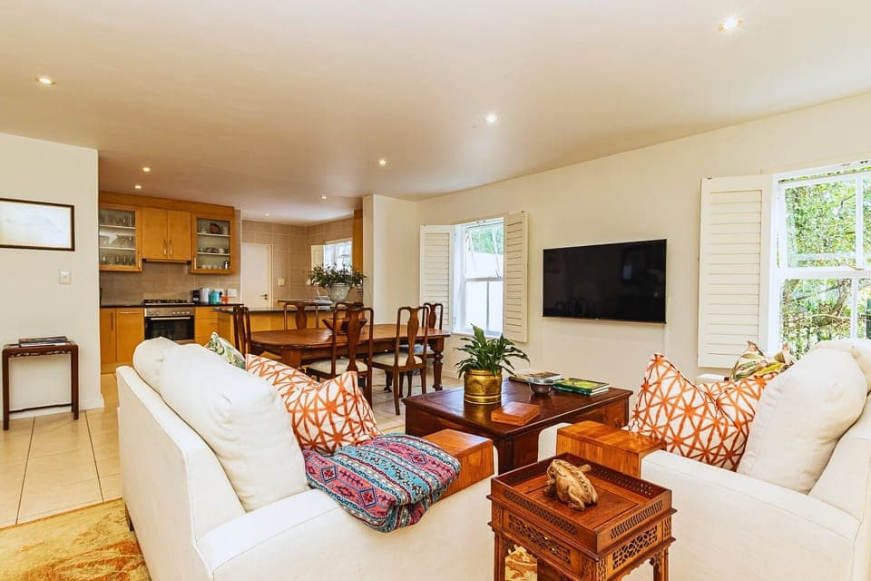 Tv with Netflix and youtube.