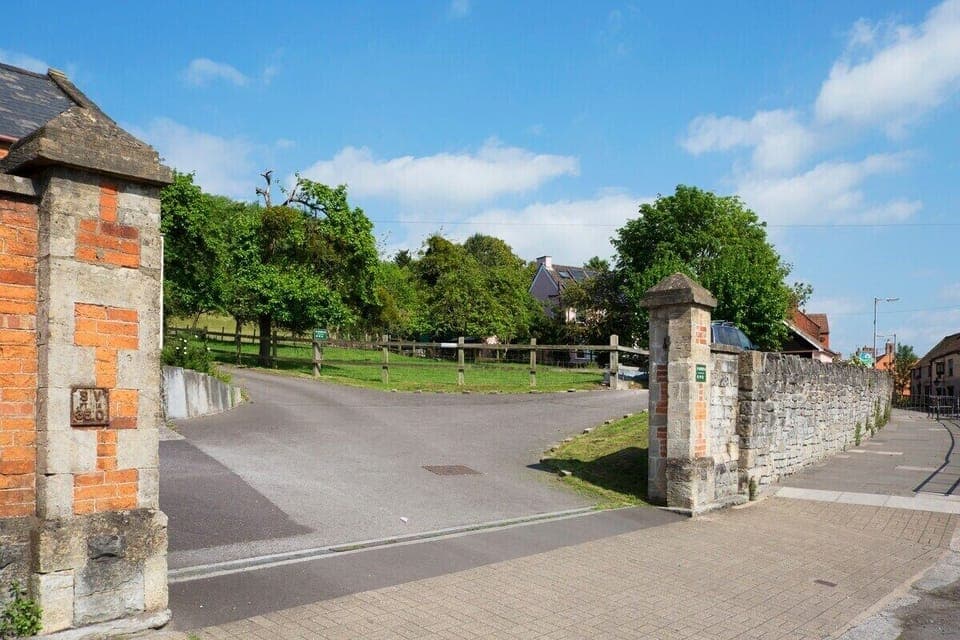 Entrance to the drive at the junction of Bere Lane and Chilkwell Street