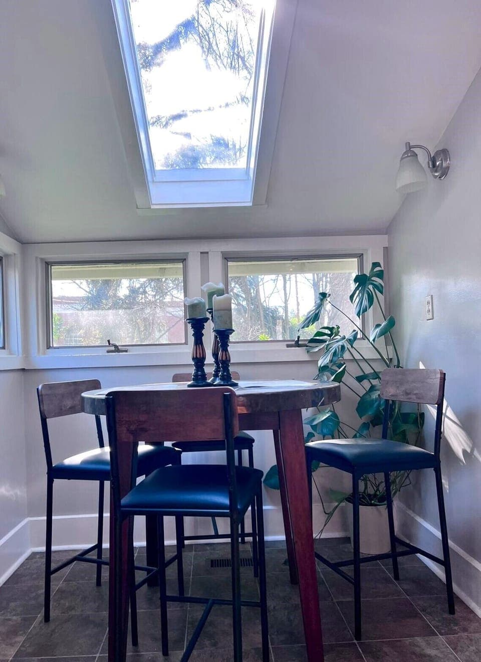 Small breakfast seating area at the end of the kitchen.