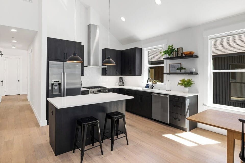 Kitchen Island – Gourmet Kitchen, Gas Range + Island Seating for Two Guests