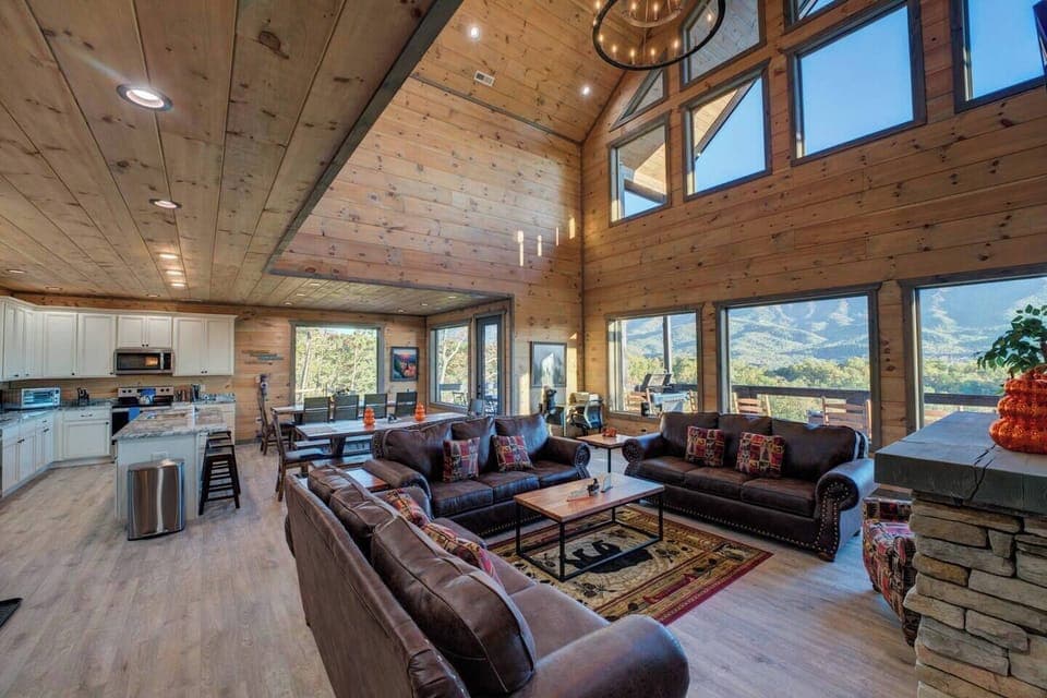 Main floor living room (1)