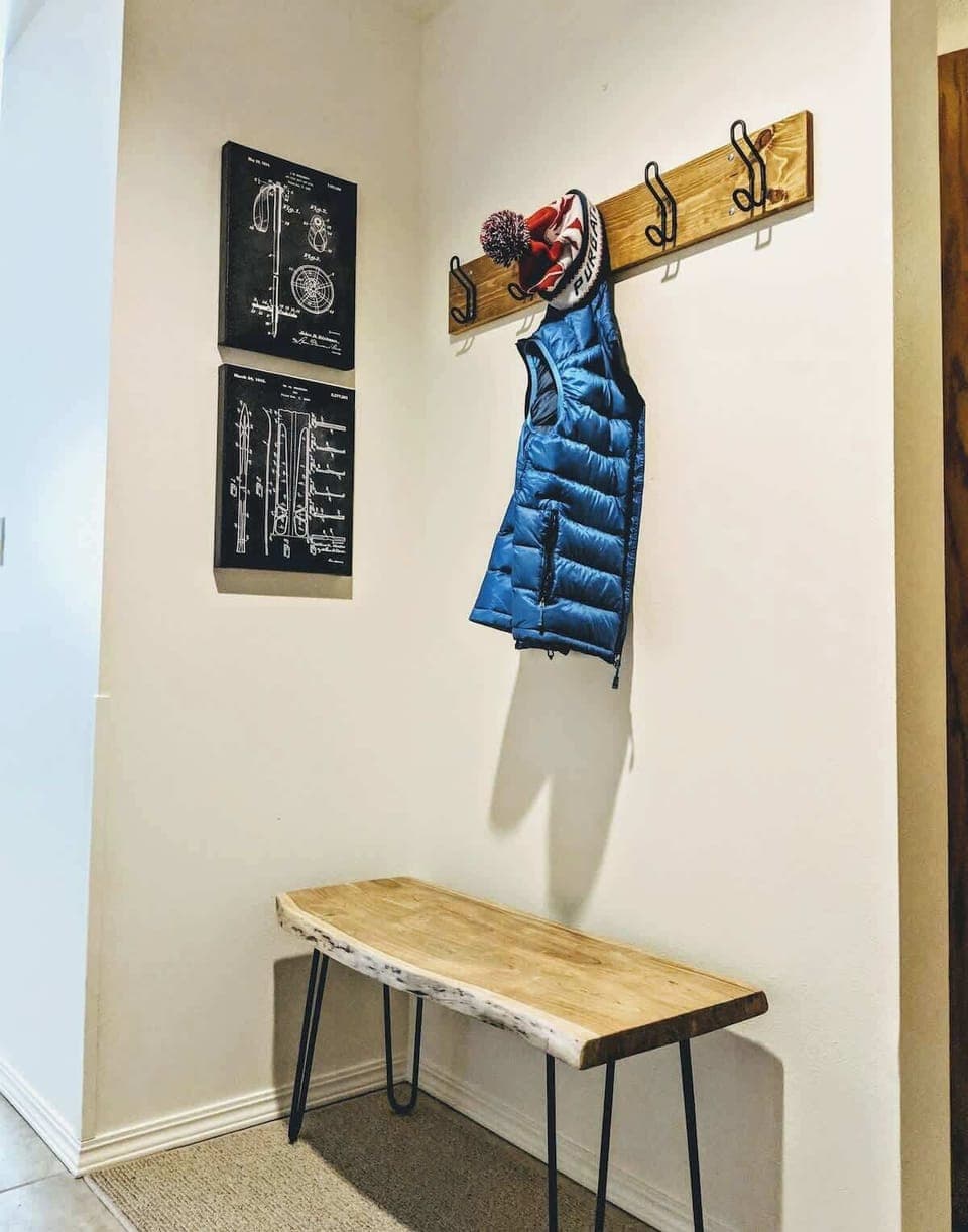 Entryway seating