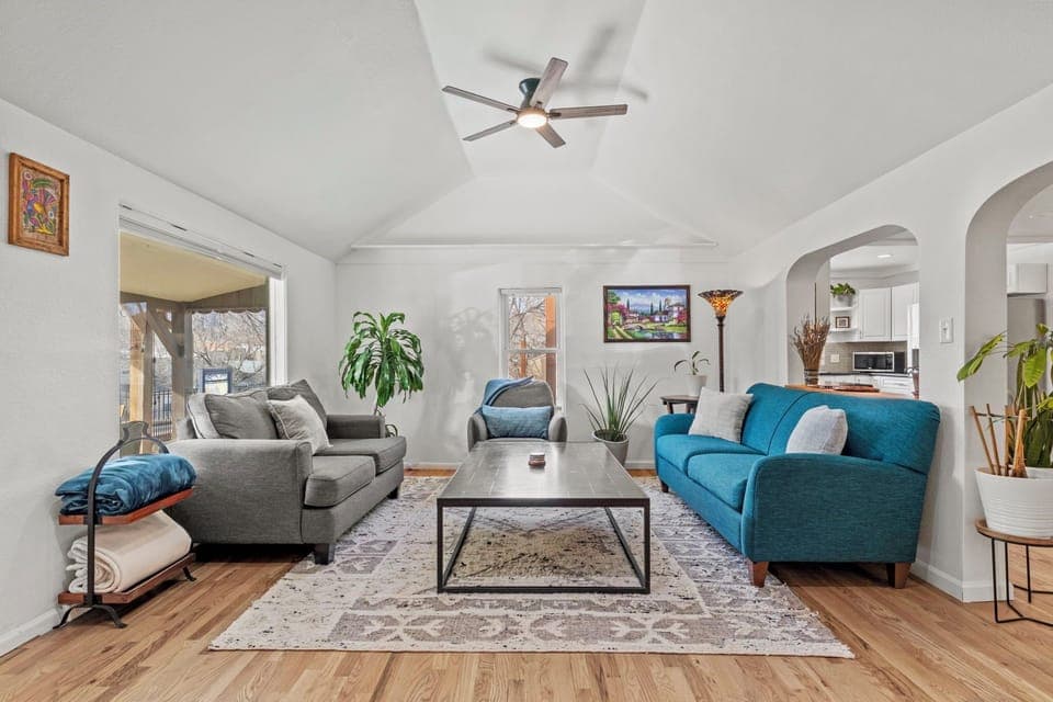 Spacious, sunny living room