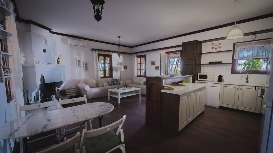 Squirrel BeachFront Villa, Metamorfosi (24)