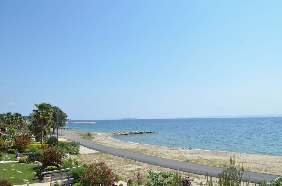 Lemon BeachFront Apartment, Nikiti (1)