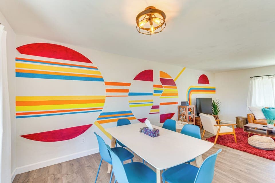 Dining Area | Dishware & Flatware Provided