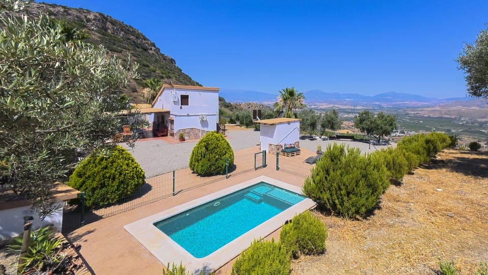 Country house with pool in Cártama