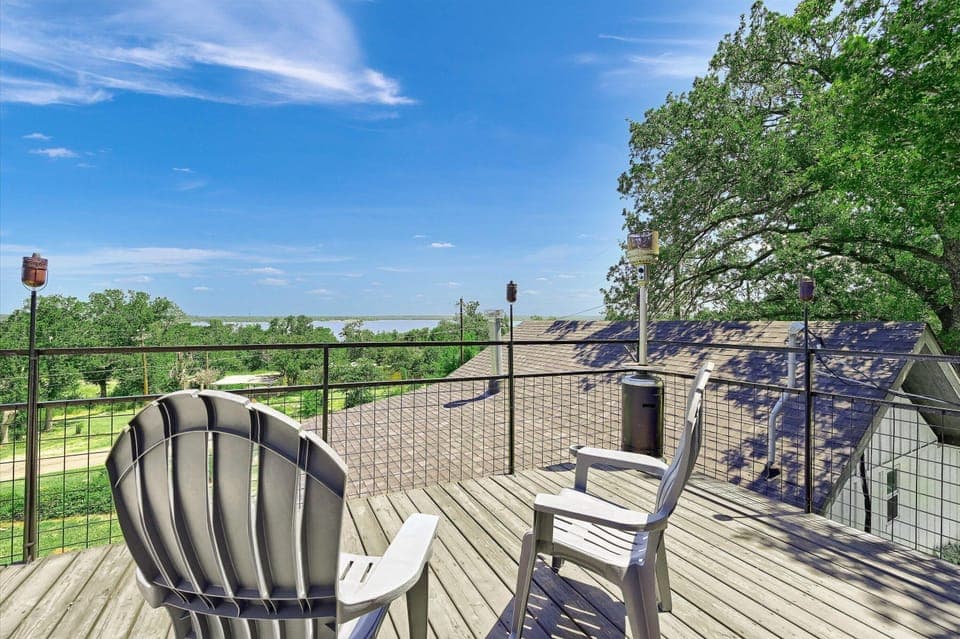 North facing balcony with a invigorating view of  Lake Texoma 