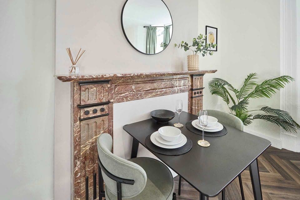 Apartment 2, Upton House, Northampton - Host & Stay 