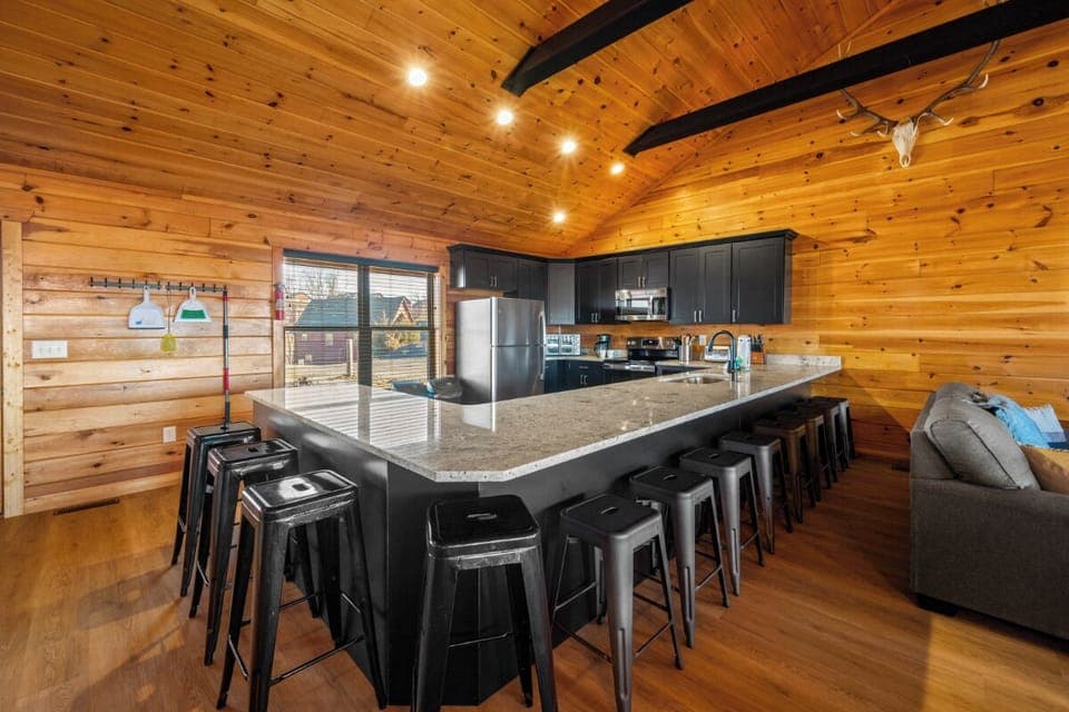 Swimming in the Smokies' fully-equipped kitchen